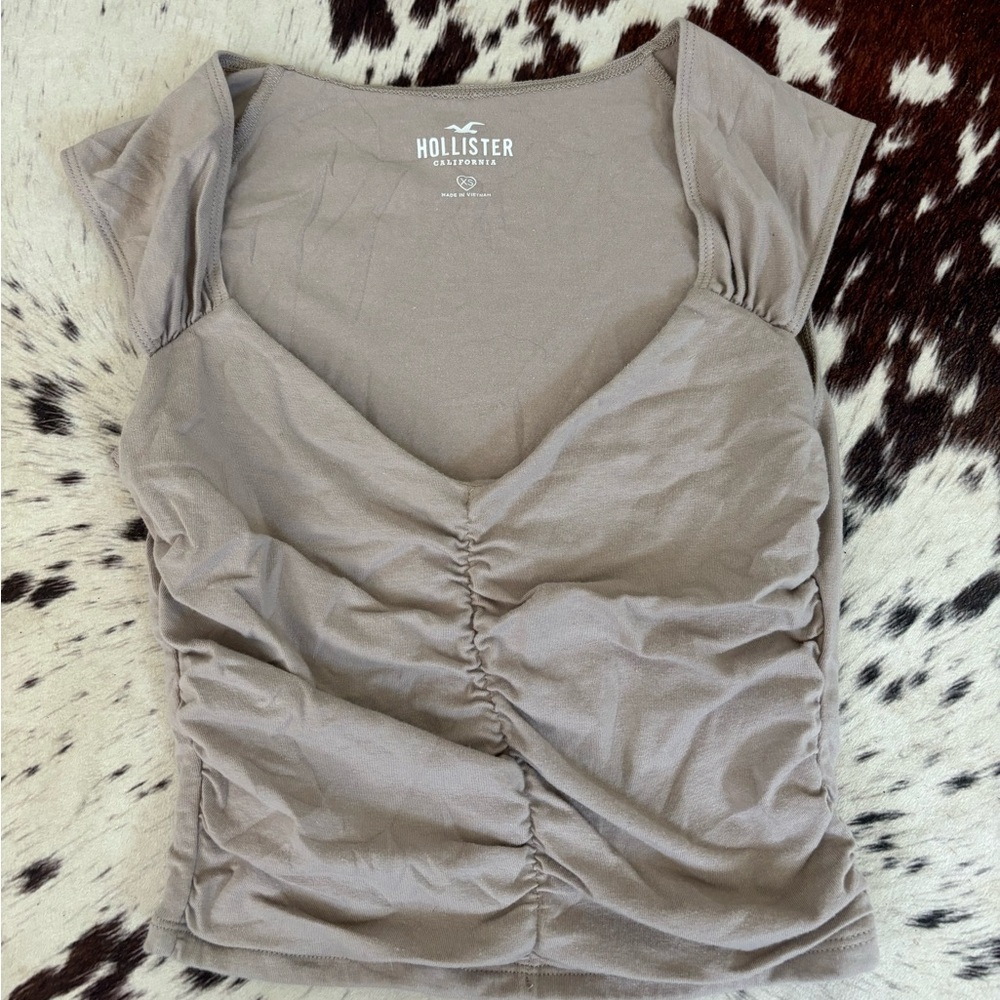 Beige crop top from Hollister XS